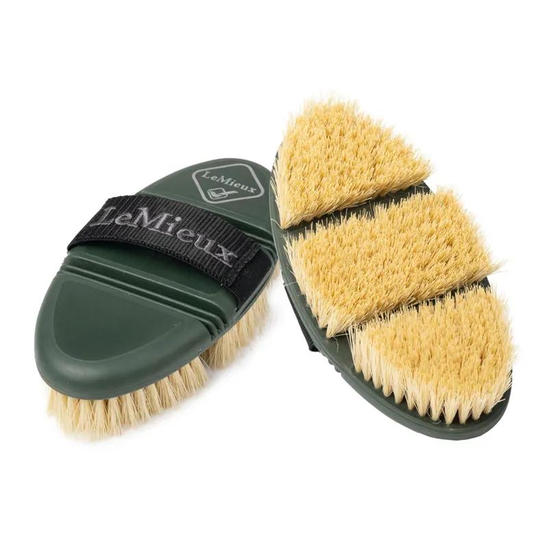 LeMieux Flexi Scrubbing Brush - Oak